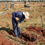 Un homme vit dans un cimetière depuis 15 ans à cause d'une femme